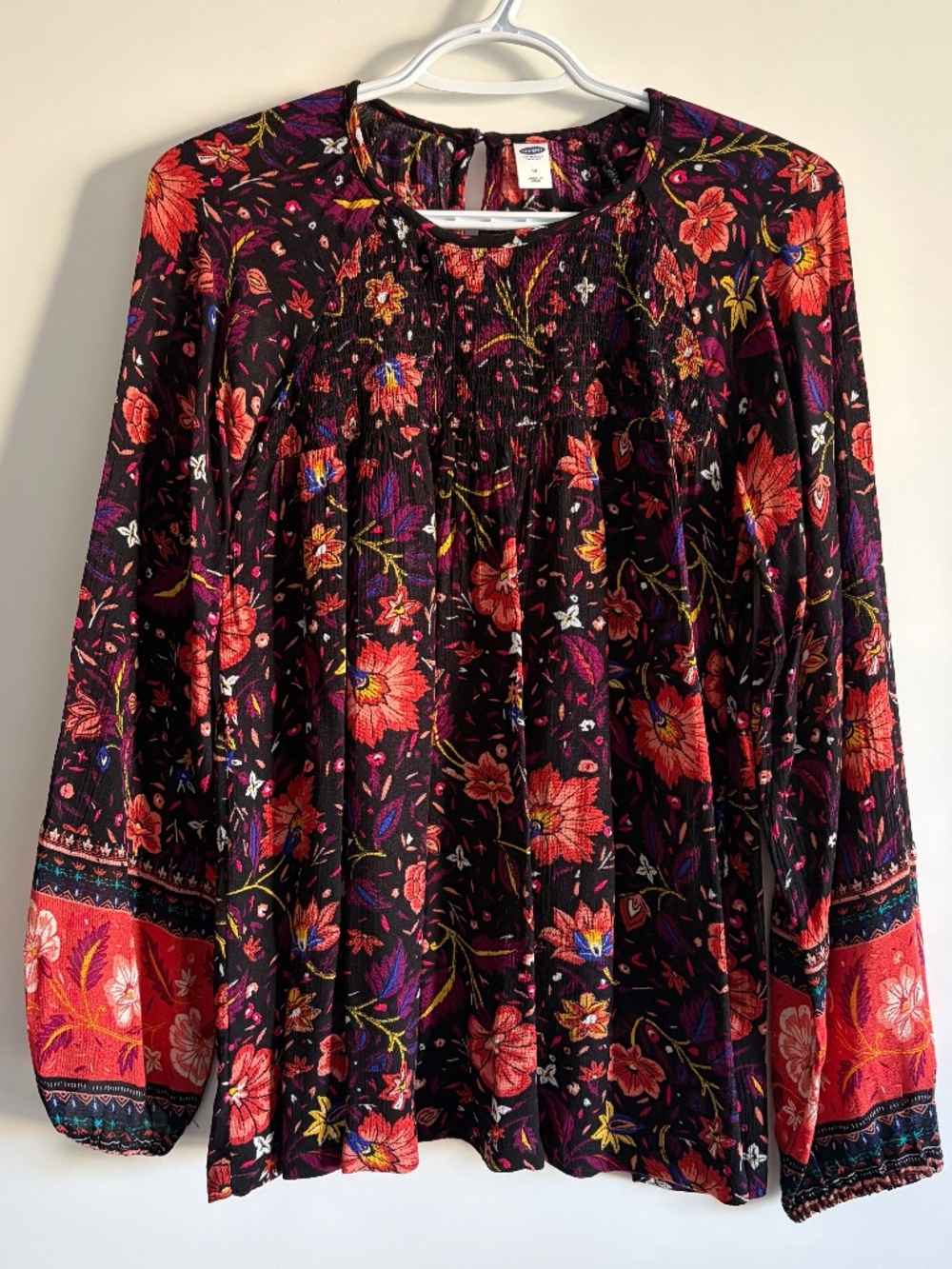 EUC Old Navy Women’s Black Floral Smocked Long-Sleeved Boho Blouse Size Medium